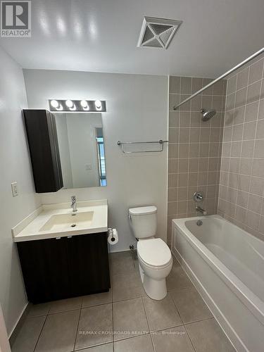 1011 - 352 Front Street, Toronto, ON - Indoor Photo Showing Bathroom