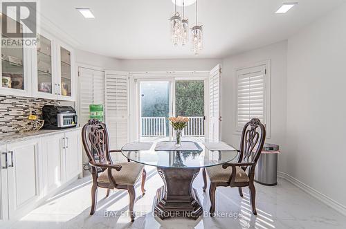 39 Alexandra Wood, Richmond Hill, ON - Indoor Photo Showing Dining Room