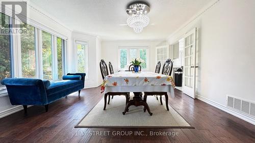 39 Alexandra Wood, Richmond Hill, ON - Indoor Photo Showing Dining Room