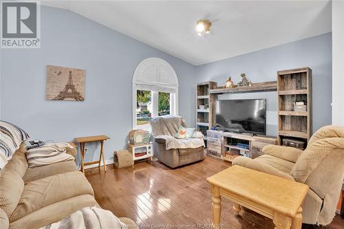 3100 Loebach, Windsor, ON - Indoor Photo Showing Living Room