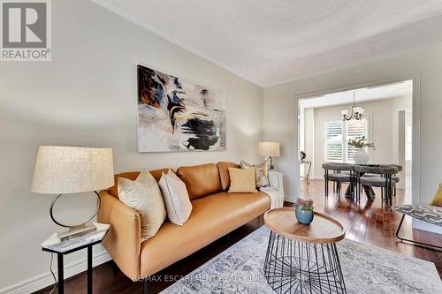 19 Falconridge Drive, Hamilton, ON - Indoor Photo Showing Living Room