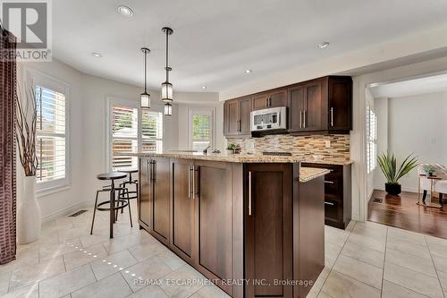 19 Falconridge Drive, Hamilton, ON - Indoor Photo Showing Kitchen With Upgraded Kitchen