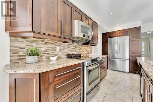 19 Falconridge Drive, Hamilton, ON - Indoor Photo Showing Kitchen With Stainless Steel Kitchen With Upgraded Kitchen