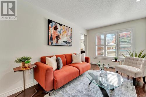 19 Falconridge Drive, Hamilton, ON - Indoor Photo Showing Living Room