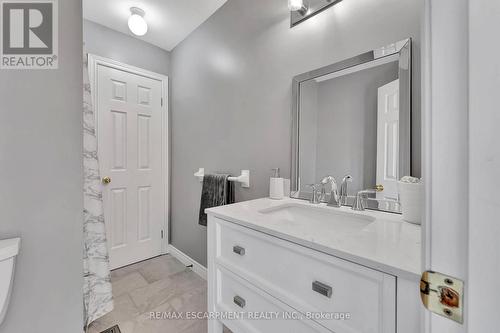 19 Falconridge Drive, Hamilton, ON - Indoor Photo Showing Bathroom