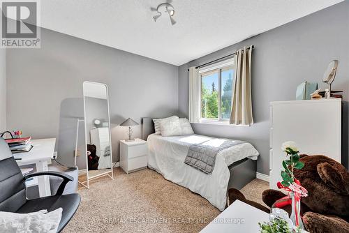 19 Falconridge Drive, Hamilton, ON - Indoor Photo Showing Bedroom