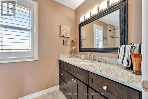 19 Falconridge Drive, Hamilton, ON - Indoor Photo Showing Bathroom