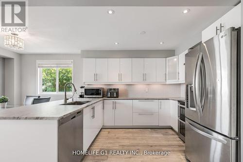 5 Chateau Crescent, Cambridge, ON - Indoor Photo Showing Kitchen With Upgraded Kitchen