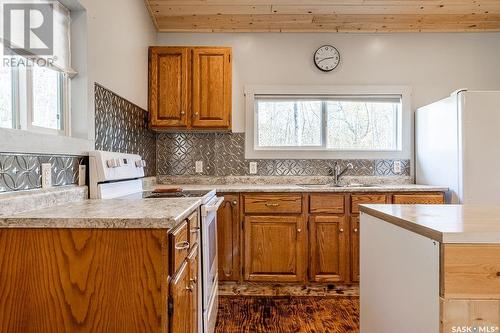 509 Poplar Crescent, Iroquois Lake, SK - Indoor Photo Showing Kitchen With Double Sink