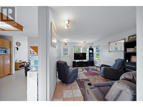 1455 Quilchena Ave, Merritt, BC - Indoor Photo Showing Living Room