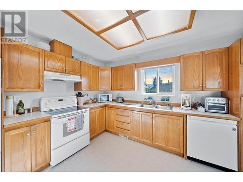 1455 Quilchena Ave, Merritt, BC - Indoor Photo Showing Kitchen With Double Sink