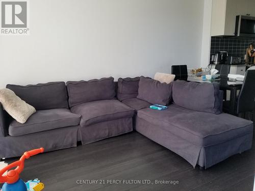 326 - 2799 Kingston Road, Toronto, ON - Indoor Photo Showing Living Room