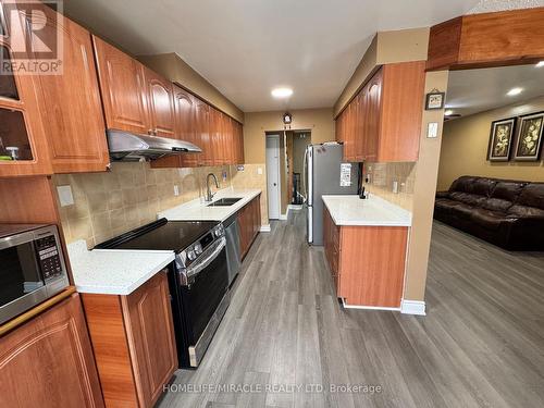 131 Plumrose Pathway, Toronto, ON - Indoor Photo Showing Kitchen With Double Sink