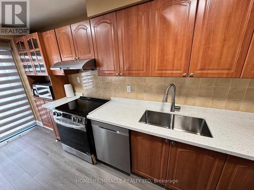 131 Plumrose Pathway, Toronto, ON - Indoor Photo Showing Kitchen