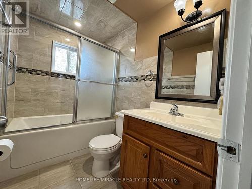 131 Plumrose Pathway, Toronto, ON - Indoor Photo Showing Bathroom