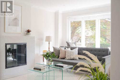 4113 Bridlepath Trail, Mississauga, ON - Indoor Photo Showing Living Room