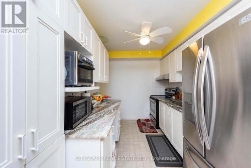 32 Vodden Court, Brampton, ON - Indoor Photo Showing Kitchen With Stainless Steel Kitchen