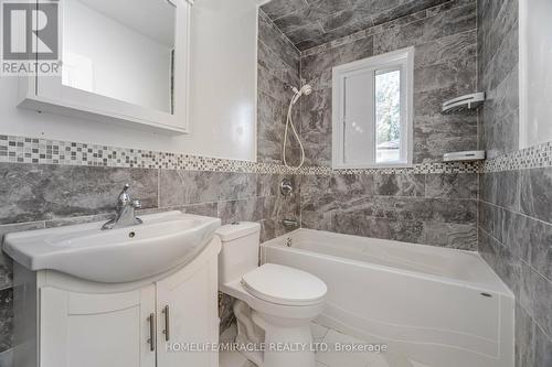 98 Nelson Street, Toronto, ON - Indoor Photo Showing Bathroom