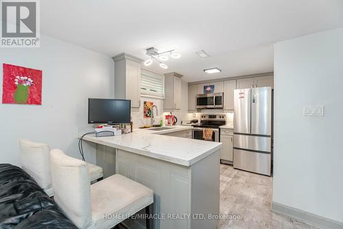 98 Nelson Street, Toronto, ON - Indoor Photo Showing Kitchen