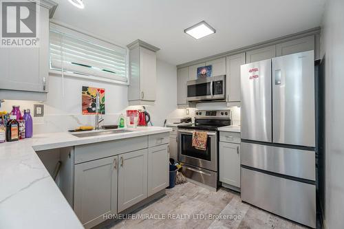 98 Nelson Street, Toronto, ON - Indoor Photo Showing Kitchen