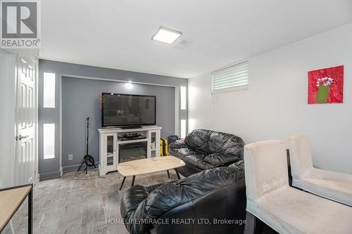 98 Nelson Street, Toronto, ON - Indoor Photo Showing Living Room