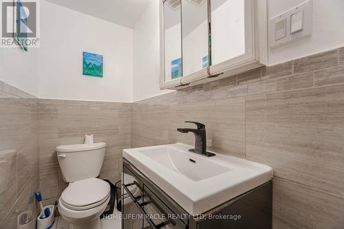 98 Nelson Street, Toronto, ON - Indoor Photo Showing Bathroom