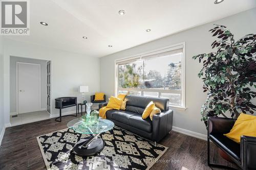 98 Nelson Street, Toronto, ON - Indoor Photo Showing Living Room