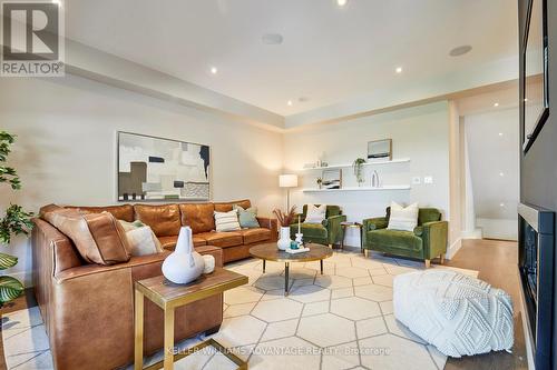 18 Coxwell Boulevard, Toronto, ON - Indoor Photo Showing Living Room