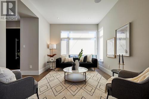 18 Coxwell Boulevard, Toronto, ON - Indoor Photo Showing Living Room