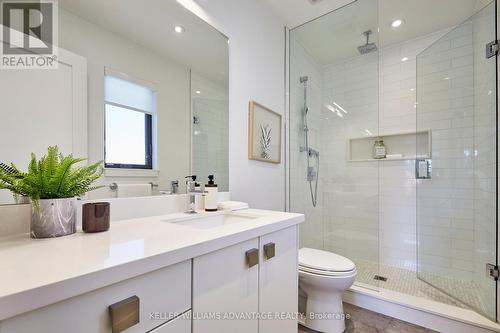 18 Coxwell Boulevard, Toronto, ON - Indoor Photo Showing Bathroom