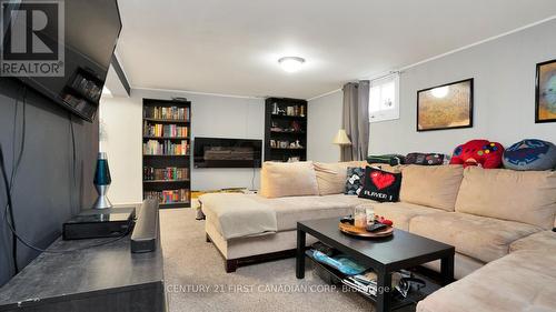 51 Terrace Street, London, ON - Indoor Photo Showing Living Room