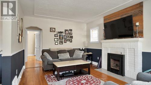 51 Terrace Street, London, ON - Indoor Photo Showing Living Room With Fireplace