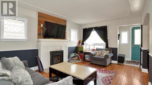 51 Terrace Street, London, ON - Indoor Photo Showing Living Room With Fireplace