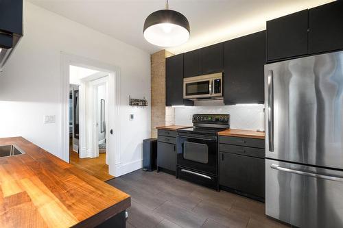 503 Rosedale Avenue, Winnipeg, MB - Indoor Photo Showing Kitchen