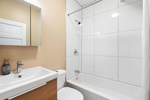 503 Rosedale Avenue, Winnipeg, MB - Indoor Photo Showing Bathroom