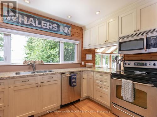 11 Woodworth Drive, Kawartha Lakes, ON - Indoor Photo Showing Kitchen With Double Sink