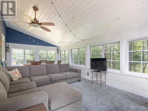 11 Woodworth Drive, Kawartha Lakes, ON - Indoor Photo Showing Living Room