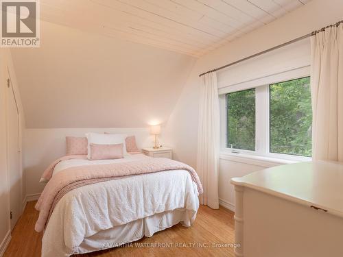 11 Woodworth Drive, Kawartha Lakes, ON - Indoor Photo Showing Bedroom