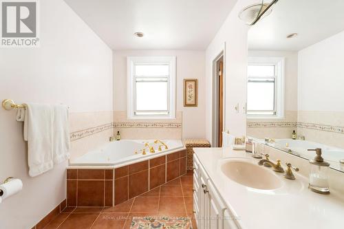 118 Pricefield Road, Toronto, ON - Indoor Photo Showing Bathroom