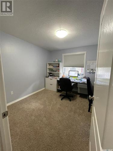 212 4Th Avenue E, Kindersley, SK - Indoor Photo Showing Office