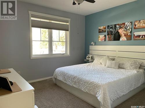 212 4Th Avenue E, Kindersley, SK - Indoor Photo Showing Bedroom