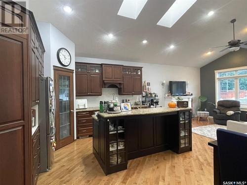 212 4Th Avenue E, Kindersley, SK - Indoor Photo Showing Kitchen