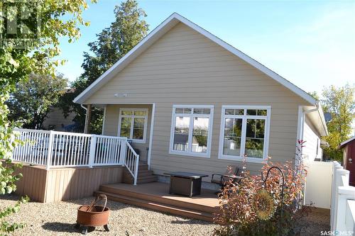 212 4Th Avenue E, Kindersley, SK - Outdoor With Deck Patio Veranda With Exterior