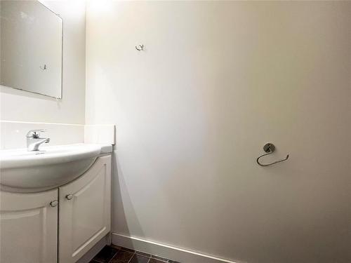 25 6Th Street Nw, Portage La Prairie, MB - Indoor Photo Showing Bathroom