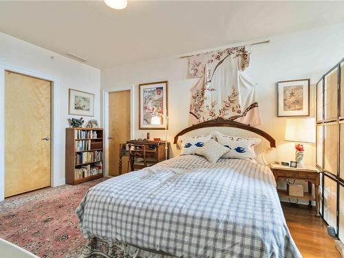 821-21 Dallas Rd, Victoria, BC - Indoor Photo Showing Bedroom