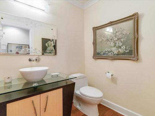 821-21 Dallas Rd, Victoria, BC - Indoor Photo Showing Bathroom