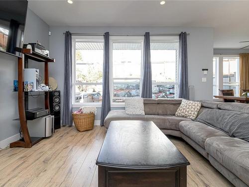 2178 Winfield Dr, Sooke, BC - Indoor Photo Showing Living Room