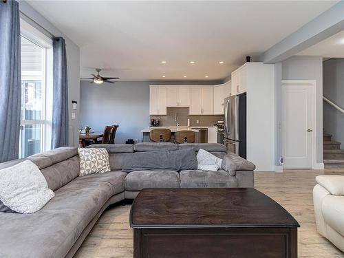 2178 Winfield Dr, Sooke, BC - Indoor Photo Showing Living Room