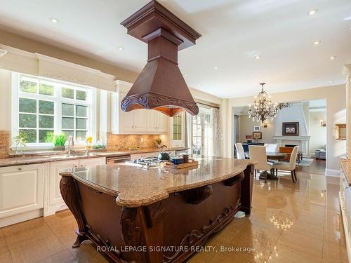 1161 Tecumseh Park Dr, Mississauga, ON - Indoor Photo Showing Kitchen