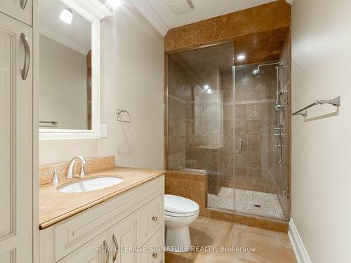 1161 Tecumseh Park Dr, Mississauga, ON - Indoor Photo Showing Bathroom